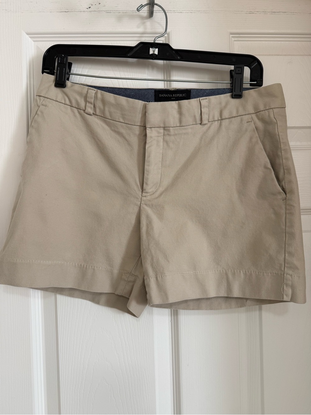 Banana Republic Women’s Beige Khaki Bermuda Shorts